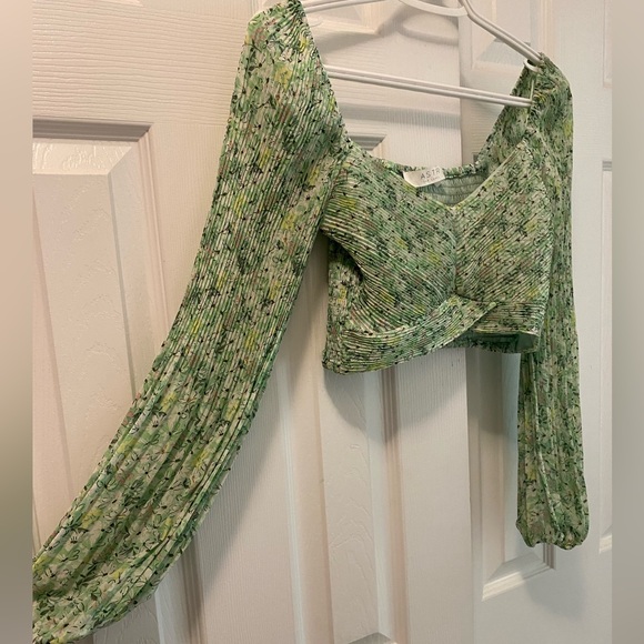 🕑 NWOT | ASTR the label | Bonnie Pleated Smocked Sweatheart Crop | Green | XS - Picture 6 of 13